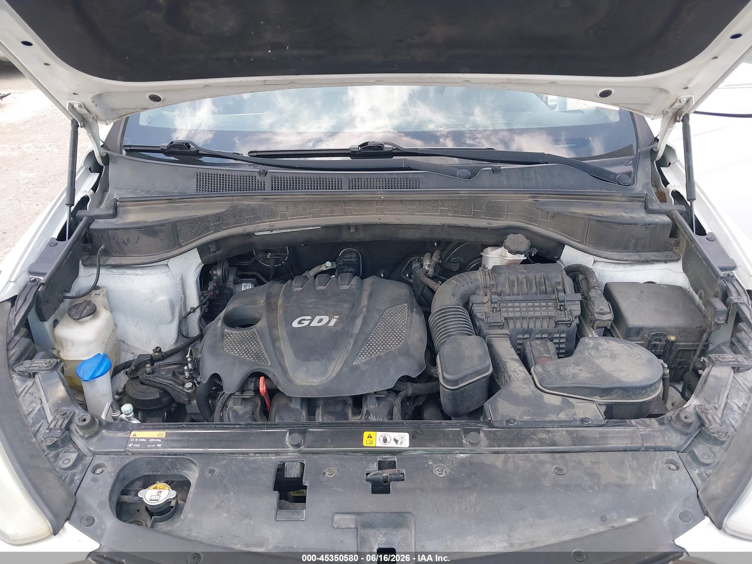 2015 Hyundai Santa Fe Sport 2.4l Белый vin: 5XYZU3LB5FG264909