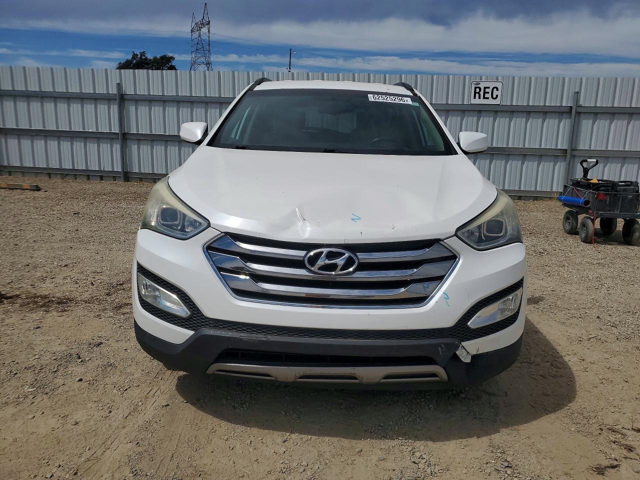 2013 Hyundai Santa Fe Sport 2.4l White vin: 5XYZU3LB6DG091396