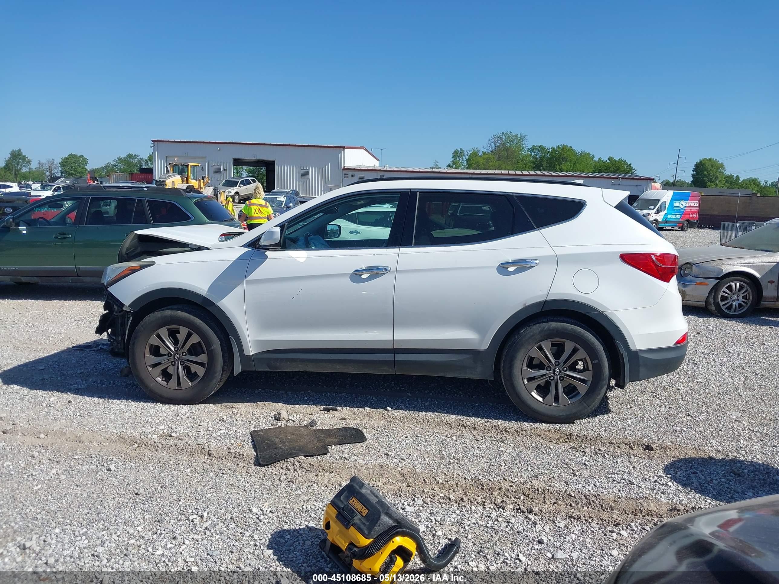 2014 Hyundai Santa Fe Sport 2.4l White vin: 5XYZU3LB6EG208346