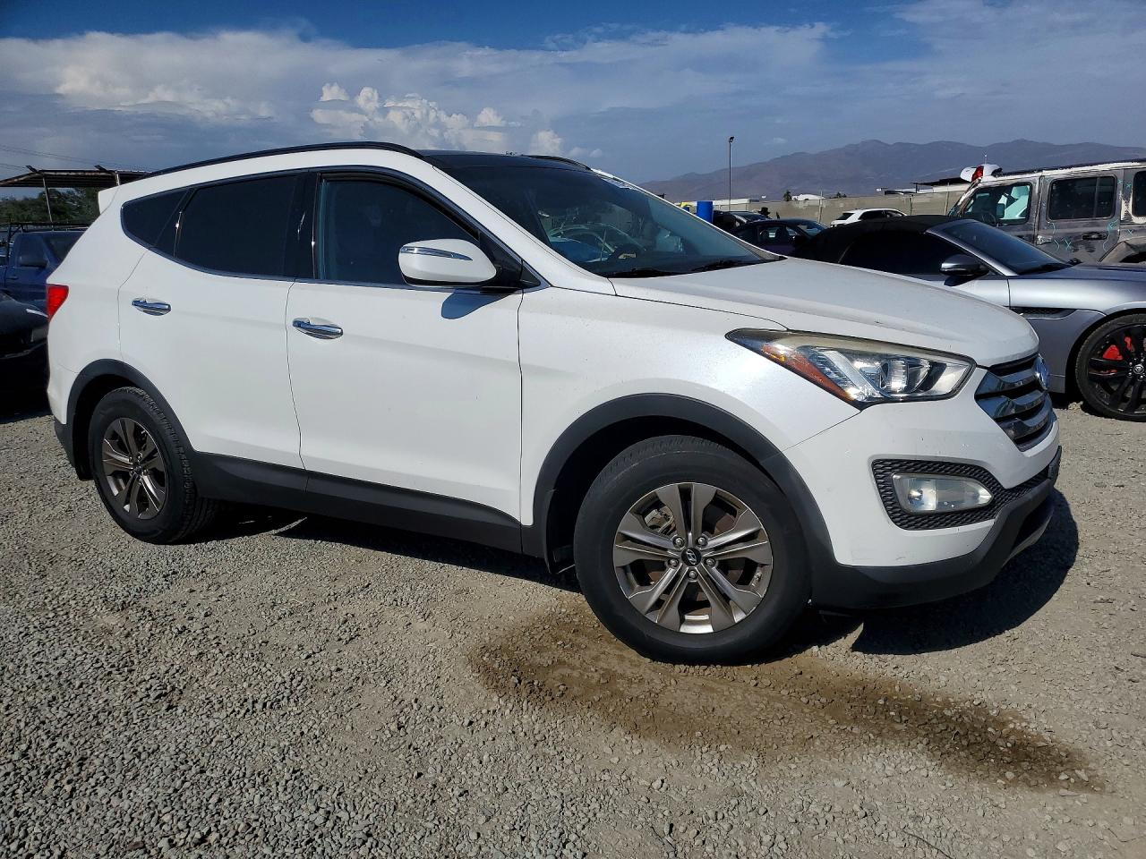 2015 Hyundai Santa Fe Sport 2.4l Белый vin: 5XYZU3LB7FG256438