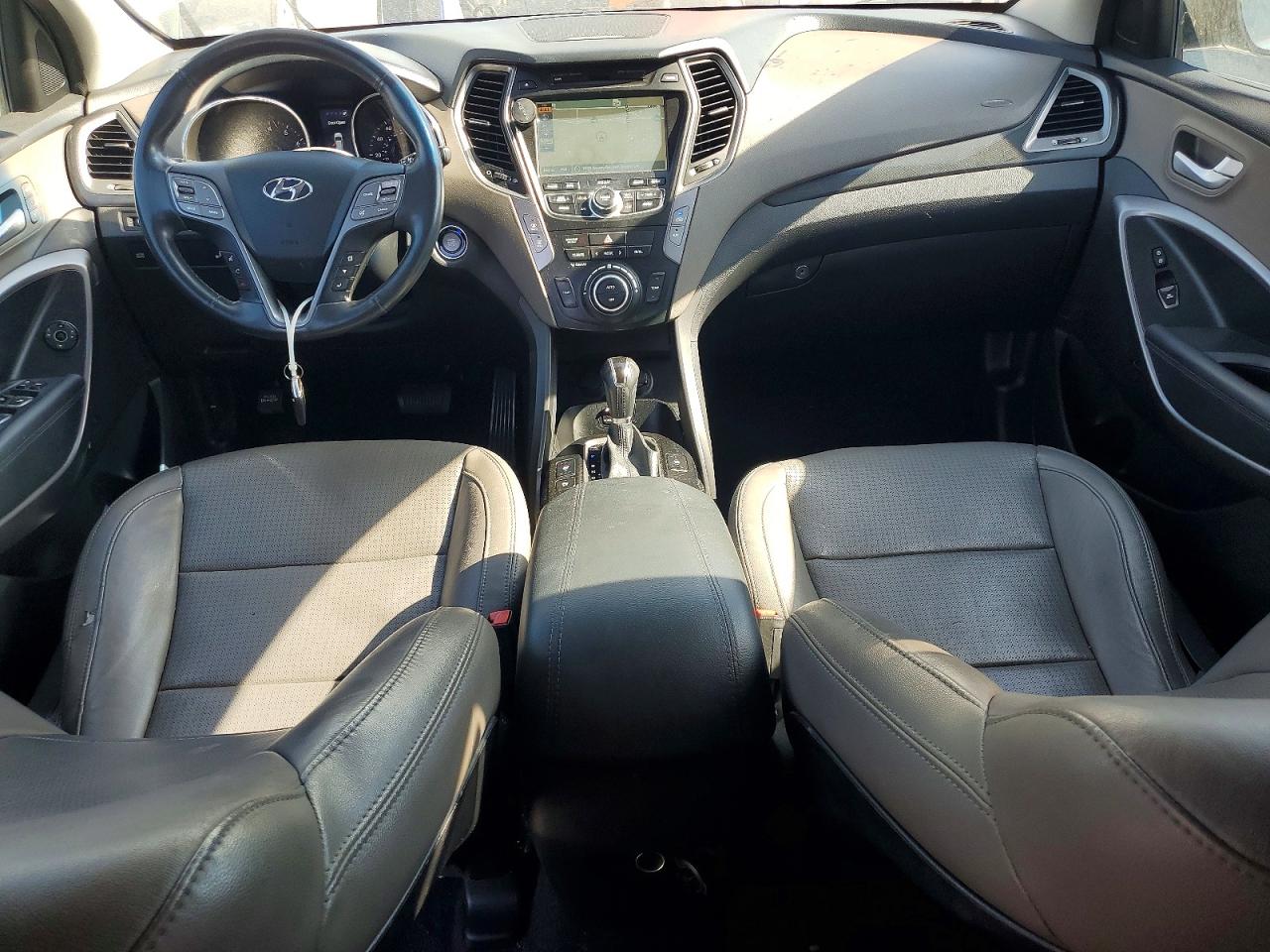 2015 Hyundai Santa Fe Sport 2.4l Белый vin: 5XYZU3LB7FG256438