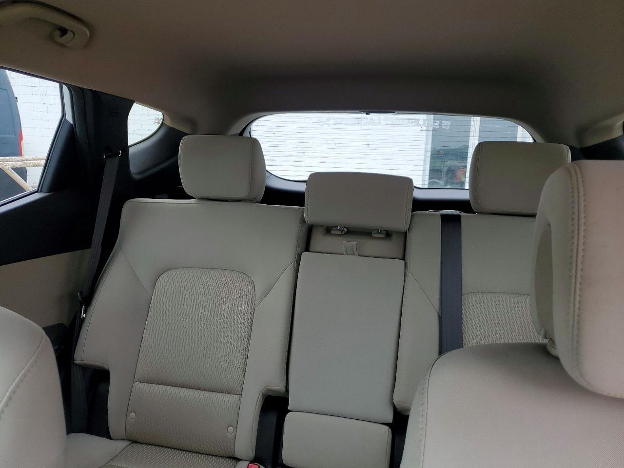 2013 Hyundai Santa Fe Sport 2.4l White vin: 5XYZU3LB8DG033970