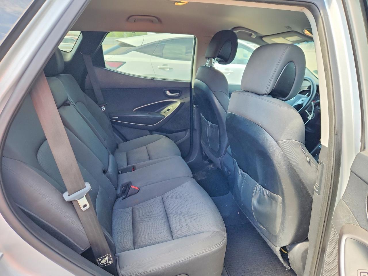 2014 Hyundai Santa Fe Silver vin: 5XYZU3LB9EG221060