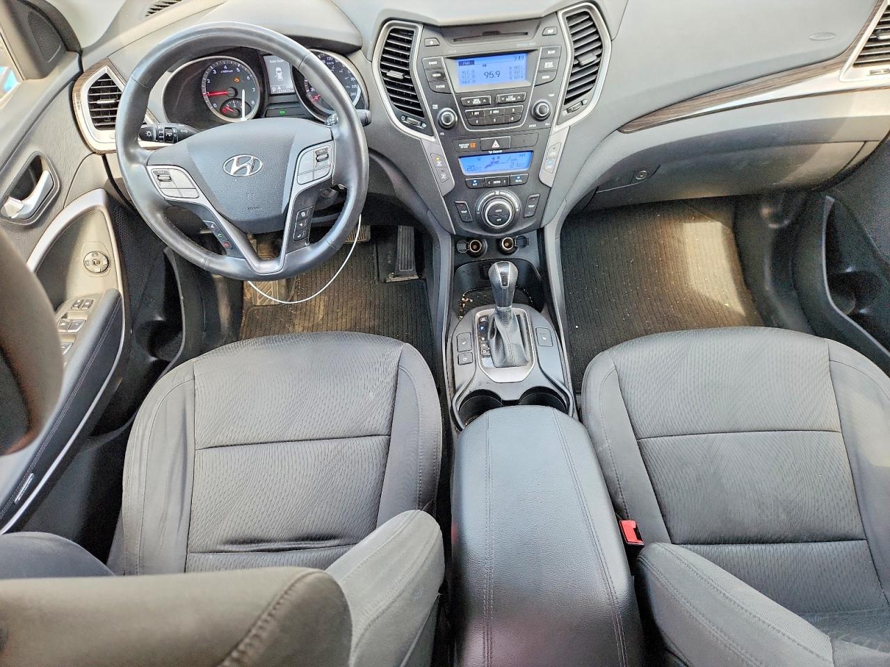 2014 Hyundai Santa Fe Silver vin: 5XYZU3LB9EG221060