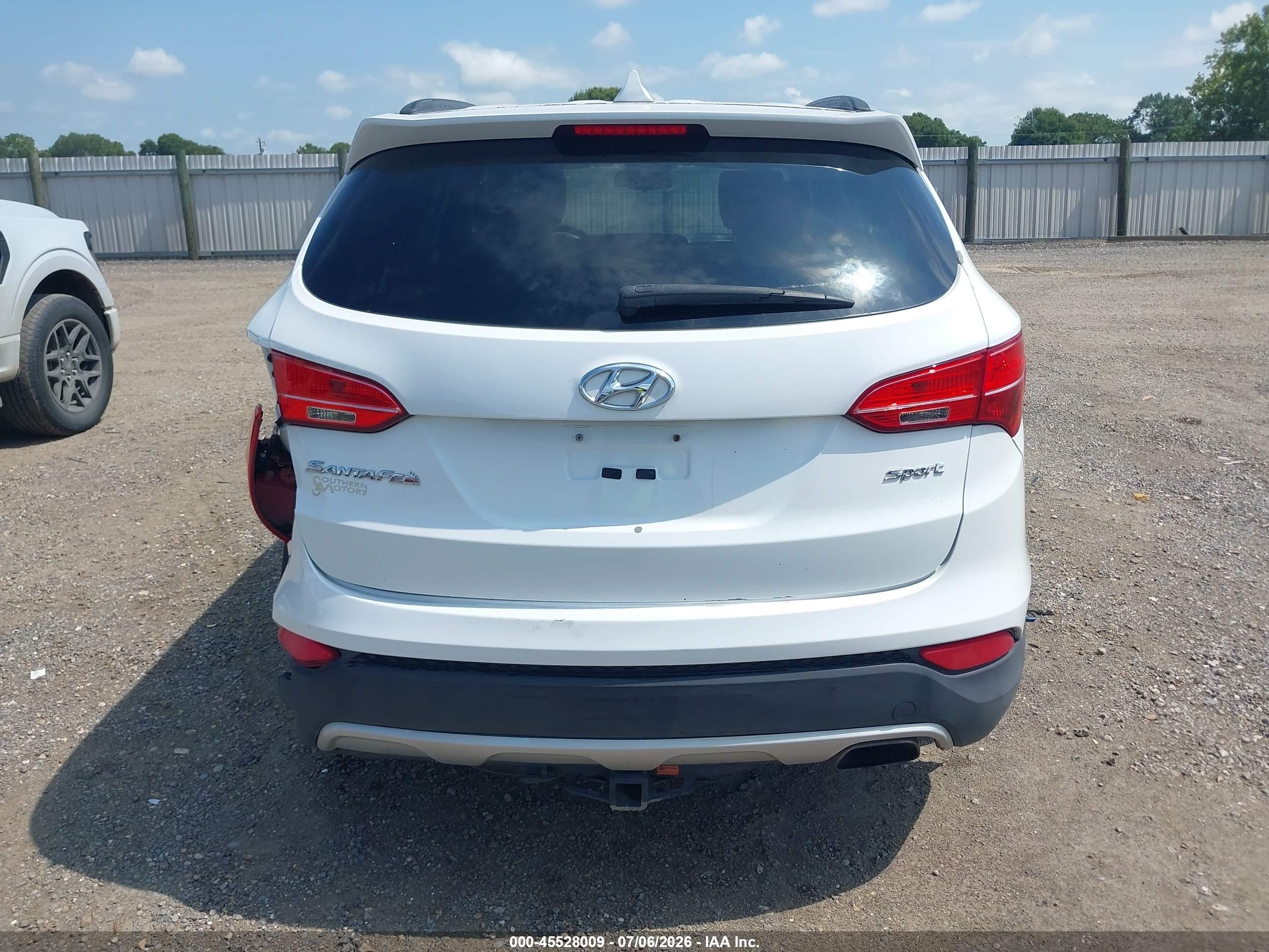 2013 Hyundai Santa Fe Sport White vin: 5XYZU3LBXDG114761