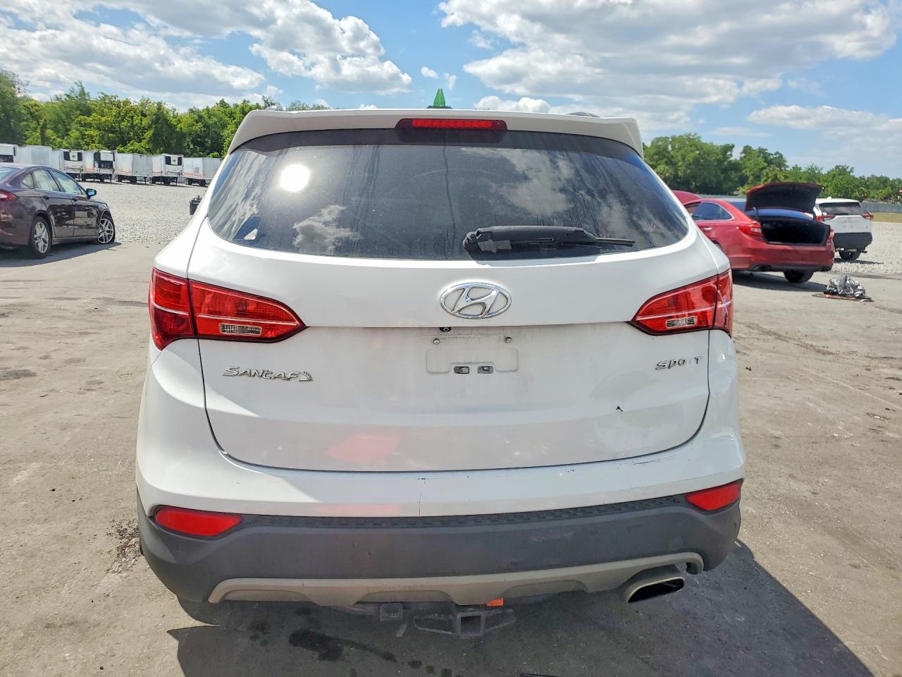 2015 Hyundai Santa Fe Sport 2.4l White vin: 5XYZU3LBXFG254795