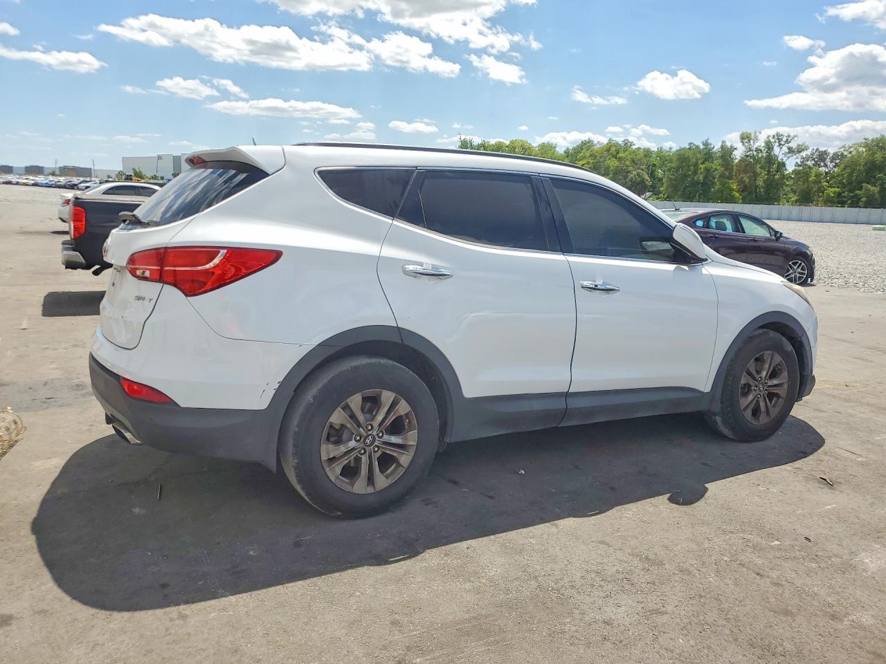 2015 Hyundai Santa Fe Sport 2.4l White vin: 5XYZU3LBXFG254795