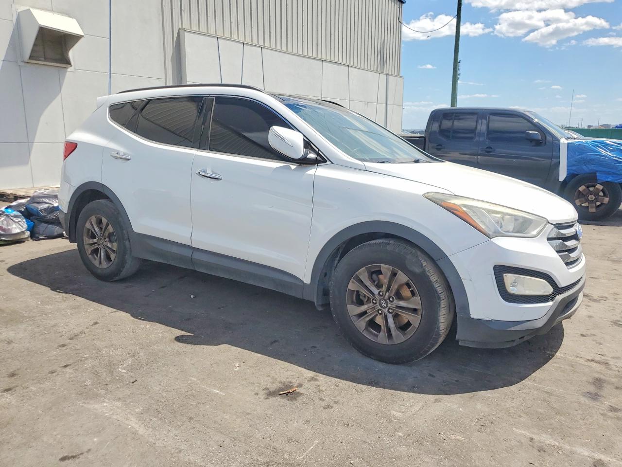 2015 Hyundai Santa Fe Sport 2.4l White vin: 5XYZU3LBXFG254795