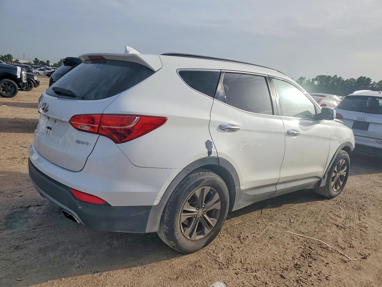 2015 Hyundai Santa Fe Sport 2.4l White vin: 5XYZU3LBXFG298151