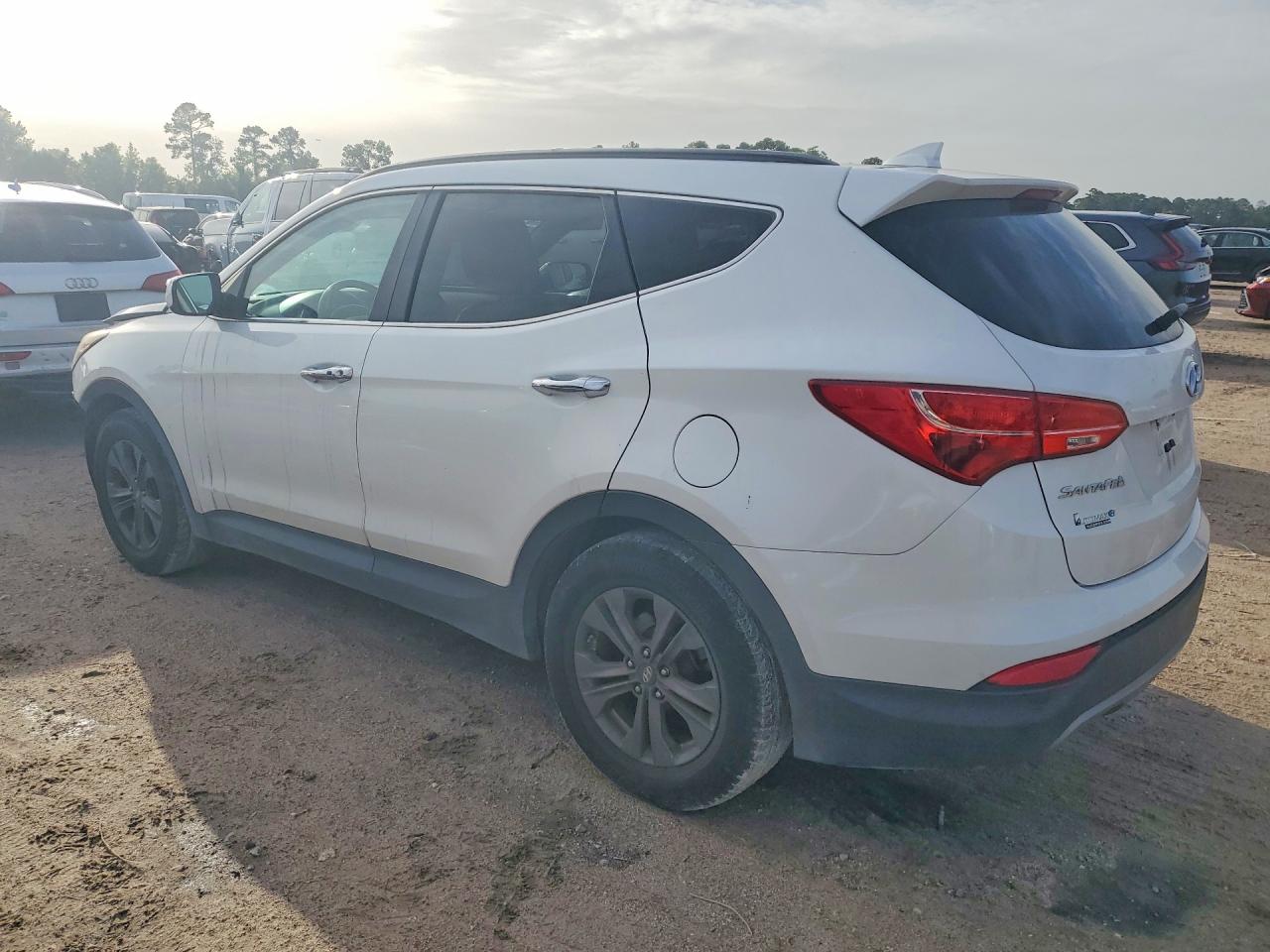 2015 Hyundai Santa Fe Sport 2.4l White vin: 5XYZU3LBXFG298151