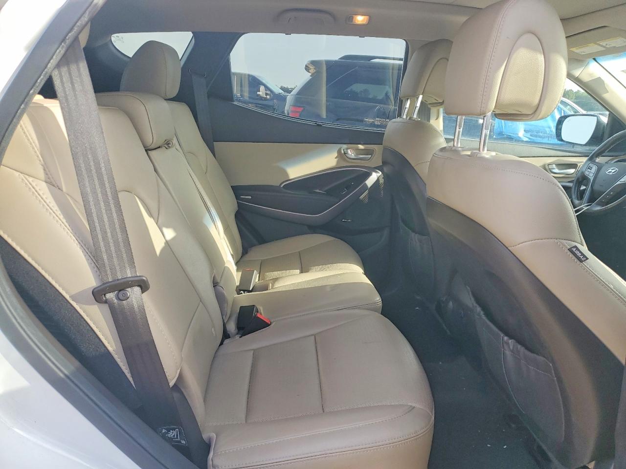 2015 Hyundai Santa Fe Sport 2.4l White vin: 5XYZU3LBXFG298151
