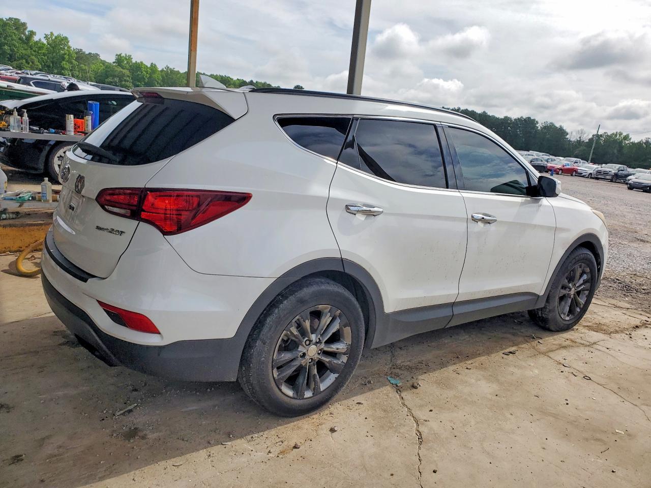 2017 Hyundai Santa Fe Sport 2.0t Белый vin: 5XYZU4LAXHG474177
