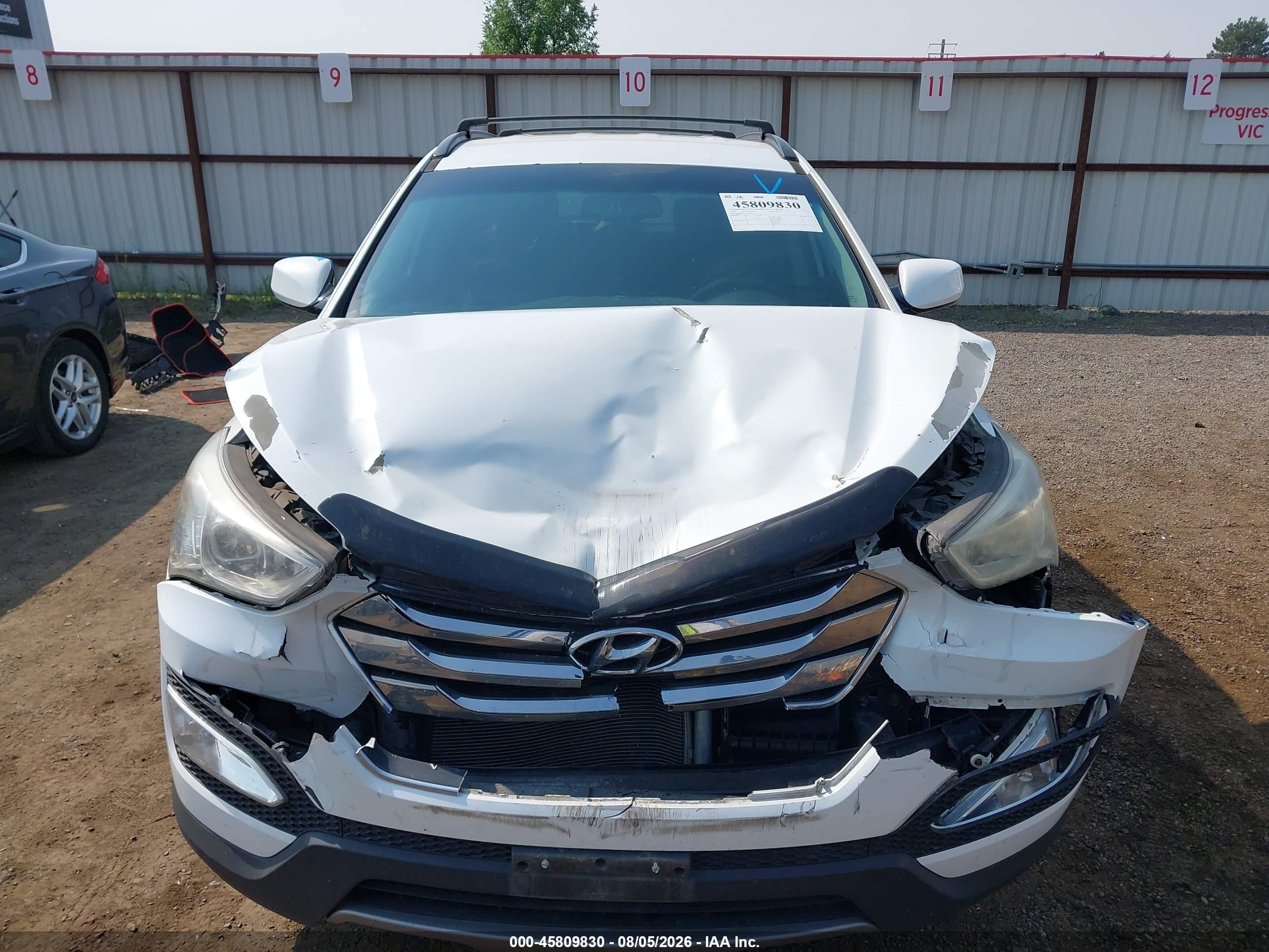 2013 Hyundai Santa Fe Sport 2.0t White vin: 5XYZUDLA1DG013735