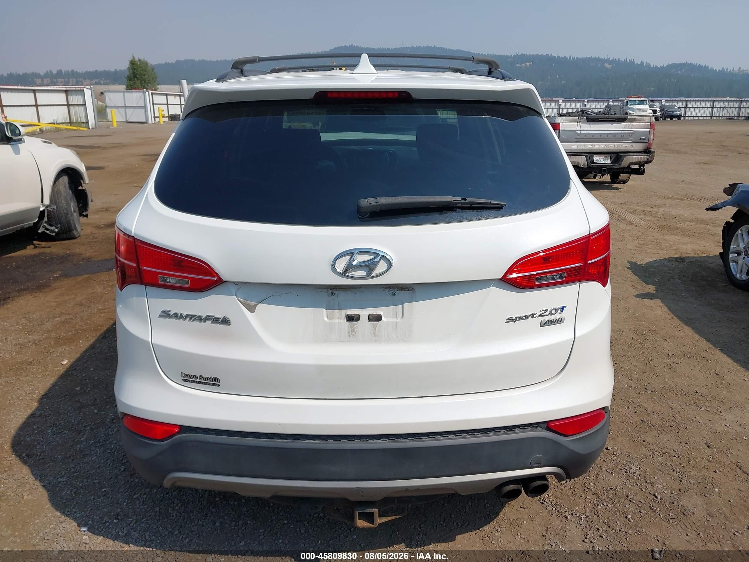 2013 Hyundai Santa Fe Sport 2.0t White vin: 5XYZUDLA1DG013735