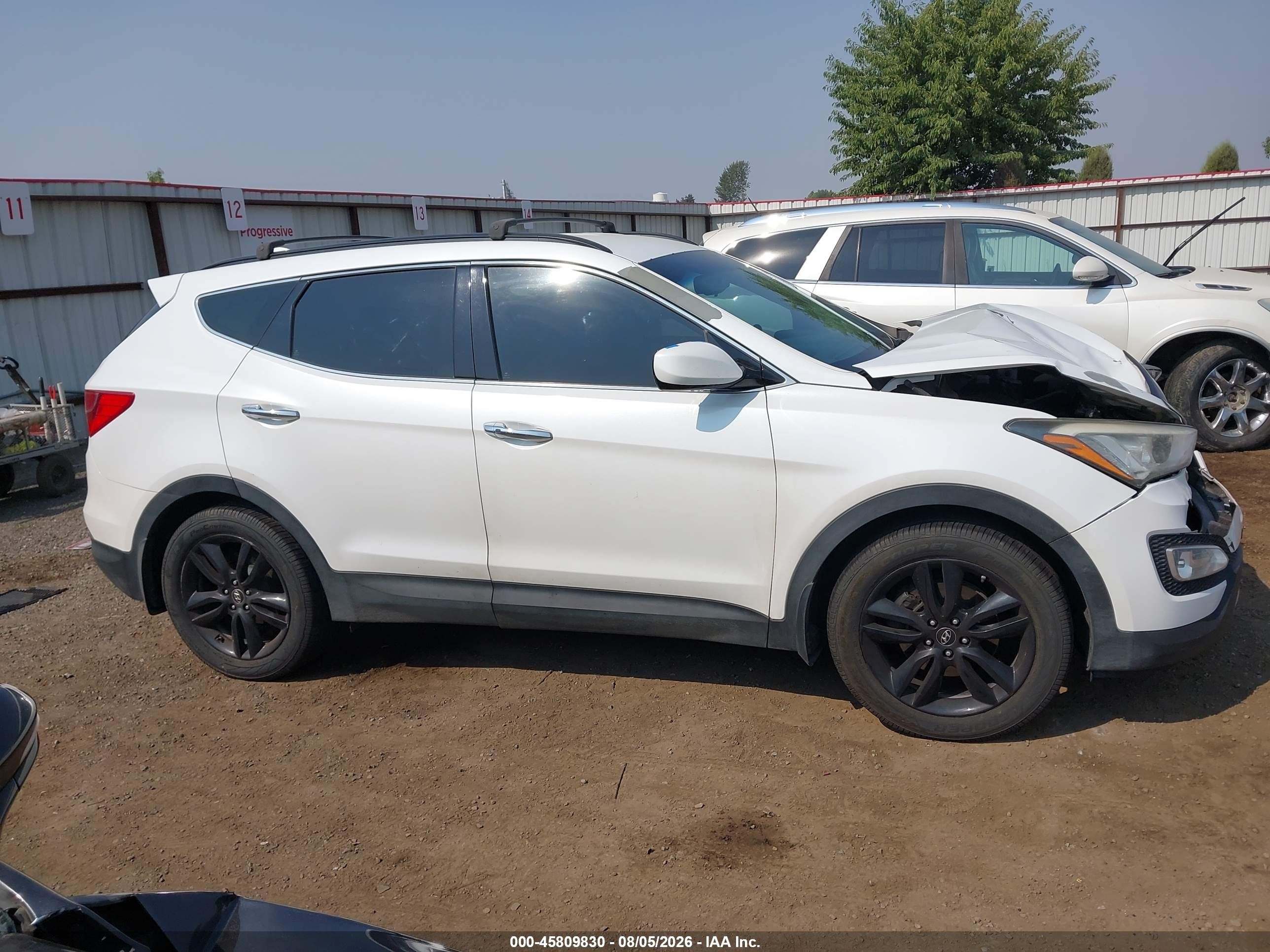 2013 Hyundai Santa Fe Sport 2.0t White vin: 5XYZUDLA1DG013735