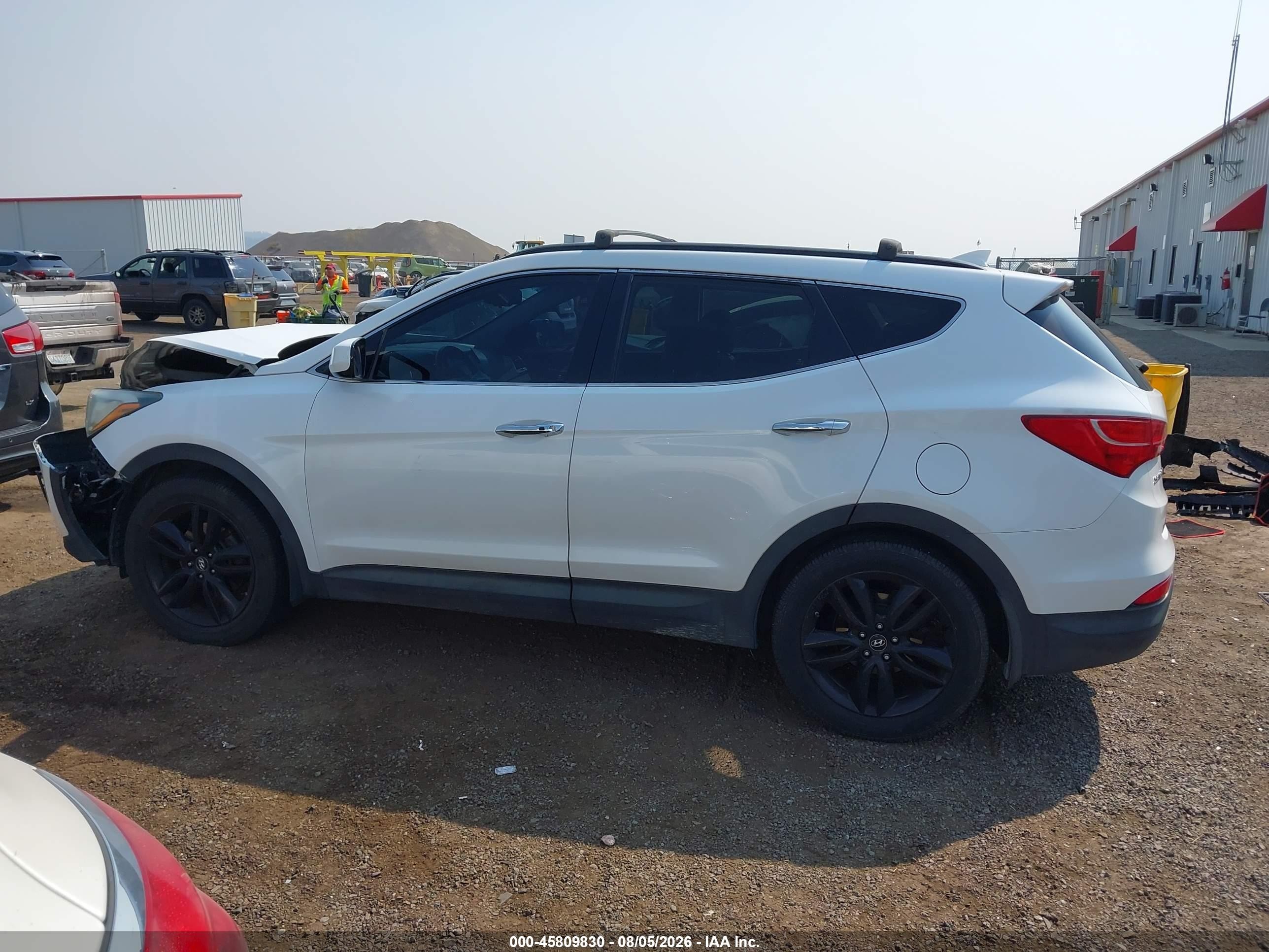 2013 Hyundai Santa Fe Sport 2.0t White vin: 5XYZUDLA1DG013735