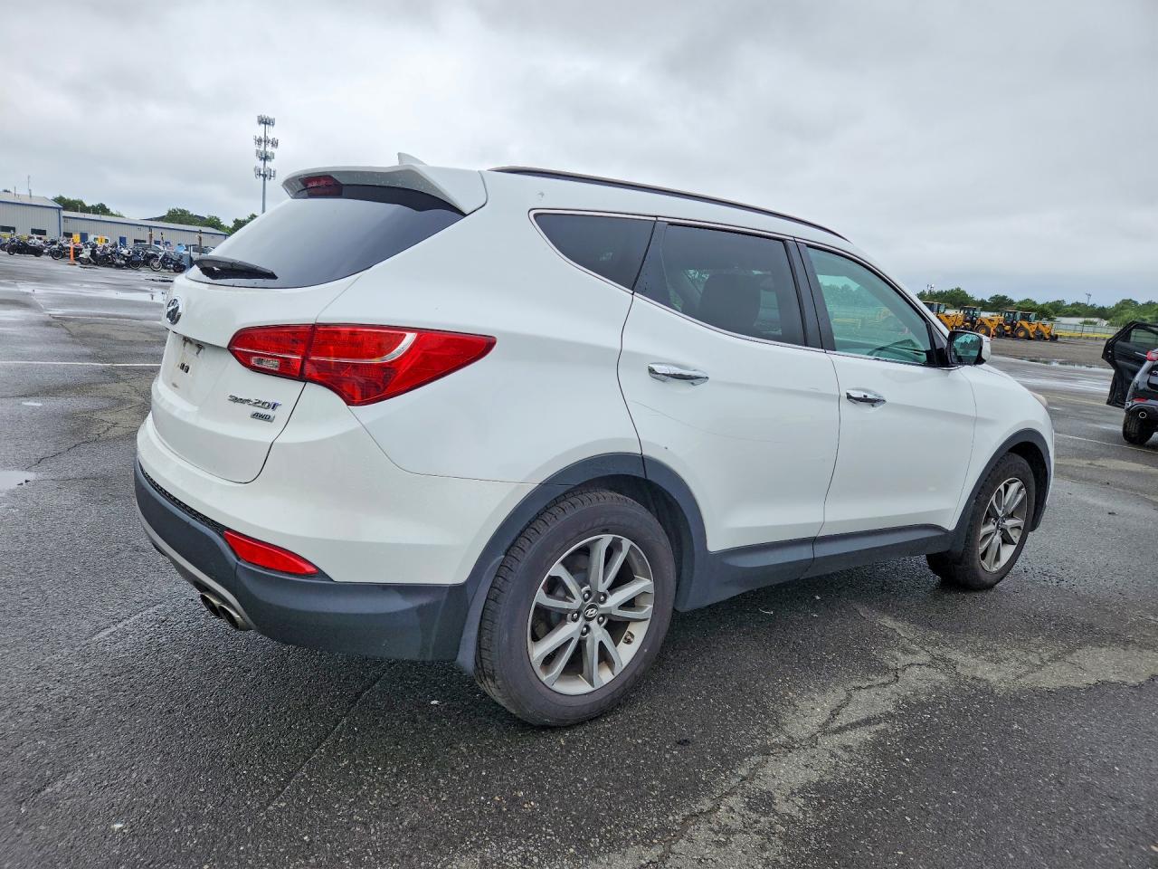 2014 Hyundai Santa Fe Sport 2.0t White vin: 5XYZUDLA2EG199321