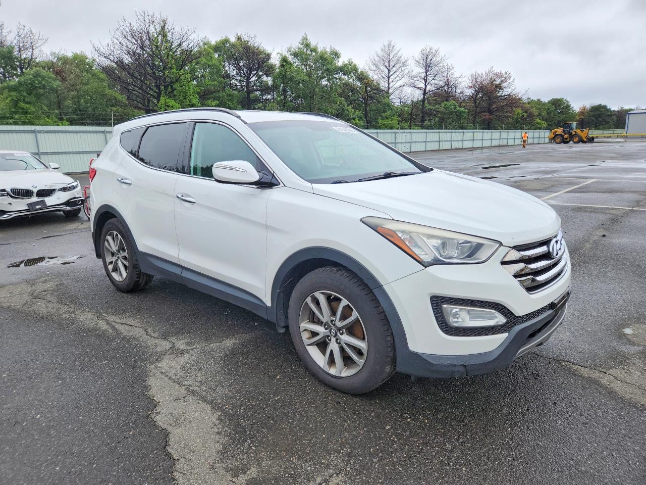 2014 Hyundai Santa Fe Sport 2.0t White vin: 5XYZUDLA2EG199321
