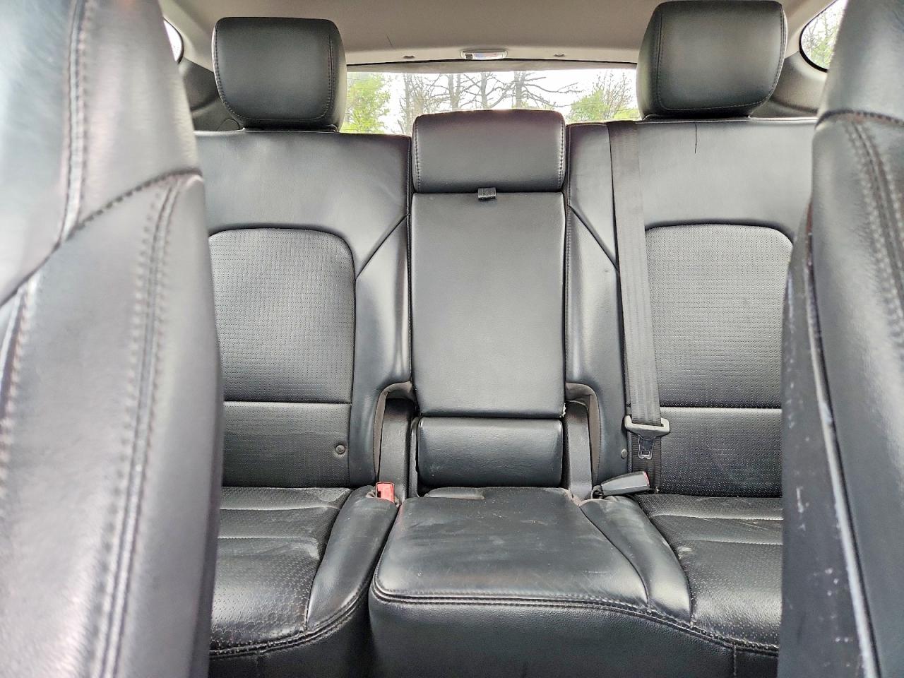 2014 Hyundai Santa Fe Sport 2.0t White vin: 5XYZUDLA2EG199321