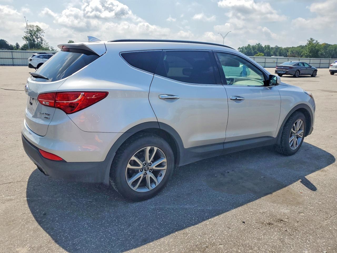 2014 Hyundai Santa Fe Sport 2.0t Silver vin: 5XYZUDLA3EG152038