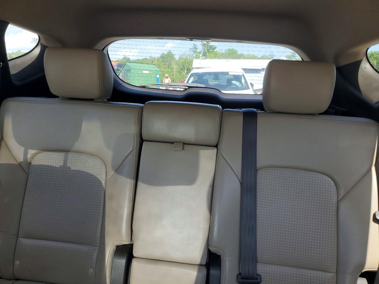 2013 Hyundai Santa Fe Sport 2.0t White vin: 5XYZUDLA4DG078207