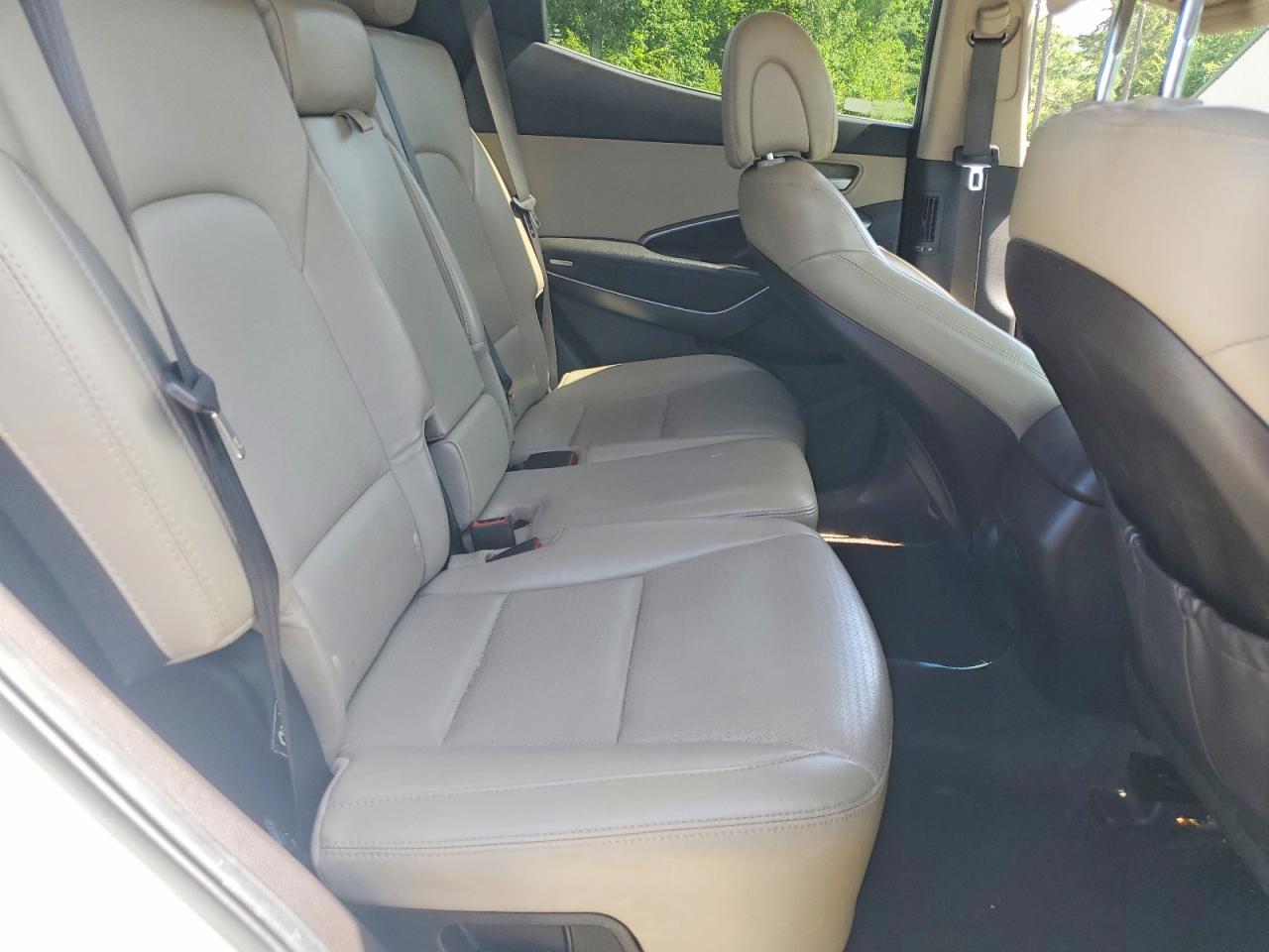 2013 Hyundai Santa Fe Sport 2.0t White vin: 5XYZUDLA4DG078207