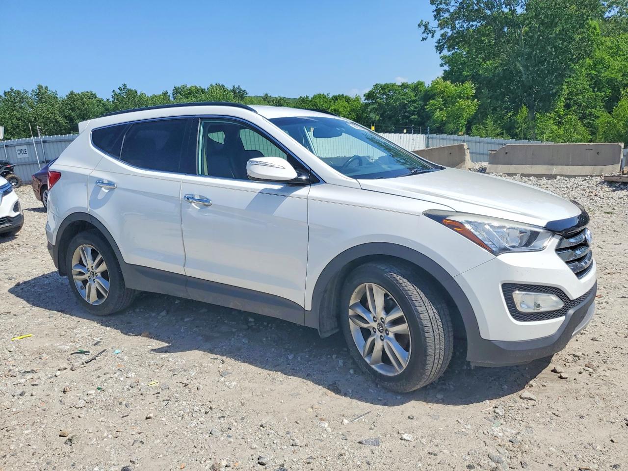2013 Hyundai Santa Fe Sport 2.0t White vin: 5XYZUDLA4DG078207