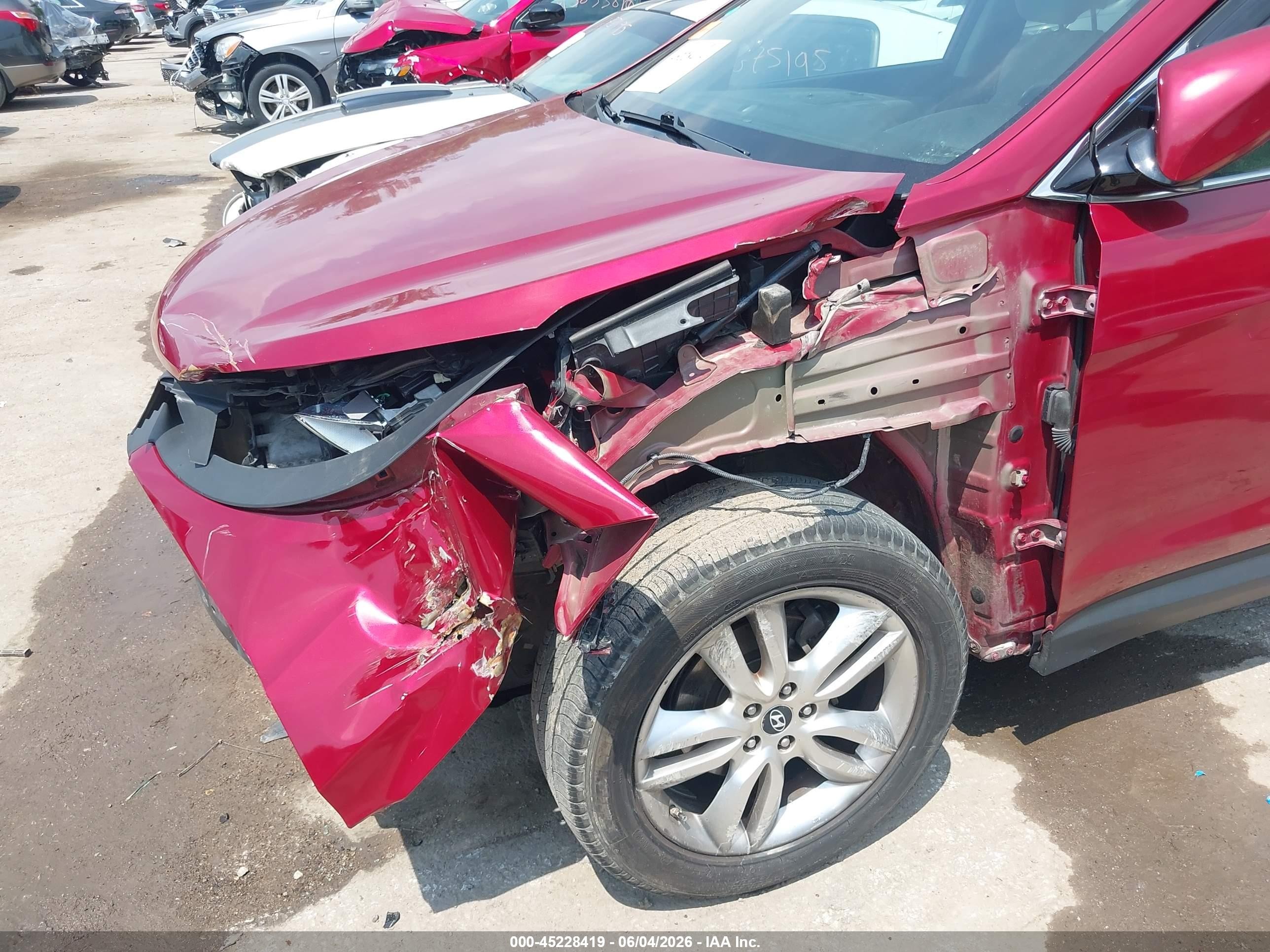 2013 Hyundai Santa Fe Sport 2.0t Red vin: 5XYZUDLA4DG079955