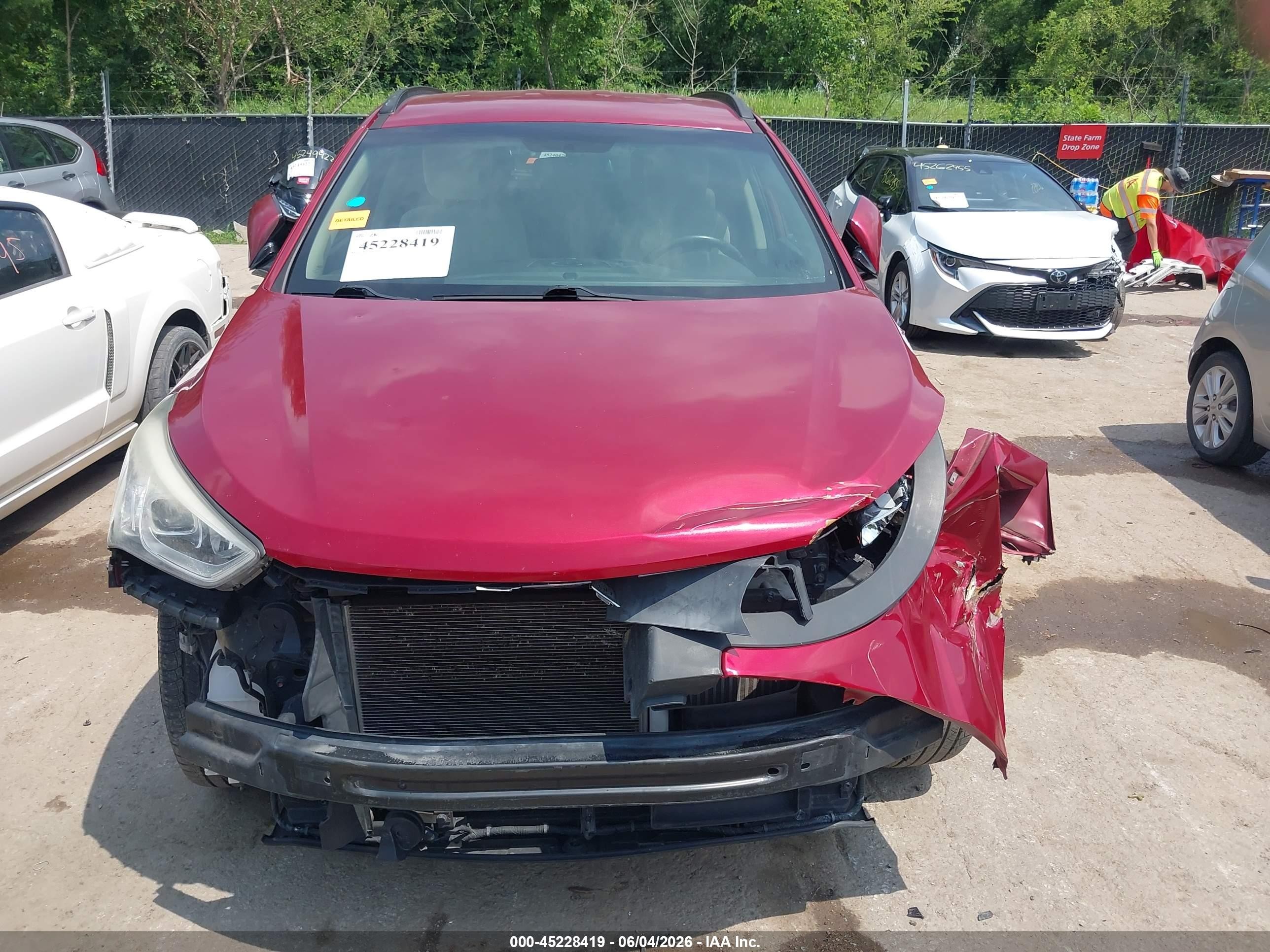 2013 Hyundai Santa Fe Sport 2.0t Red vin: 5XYZUDLA4DG079955