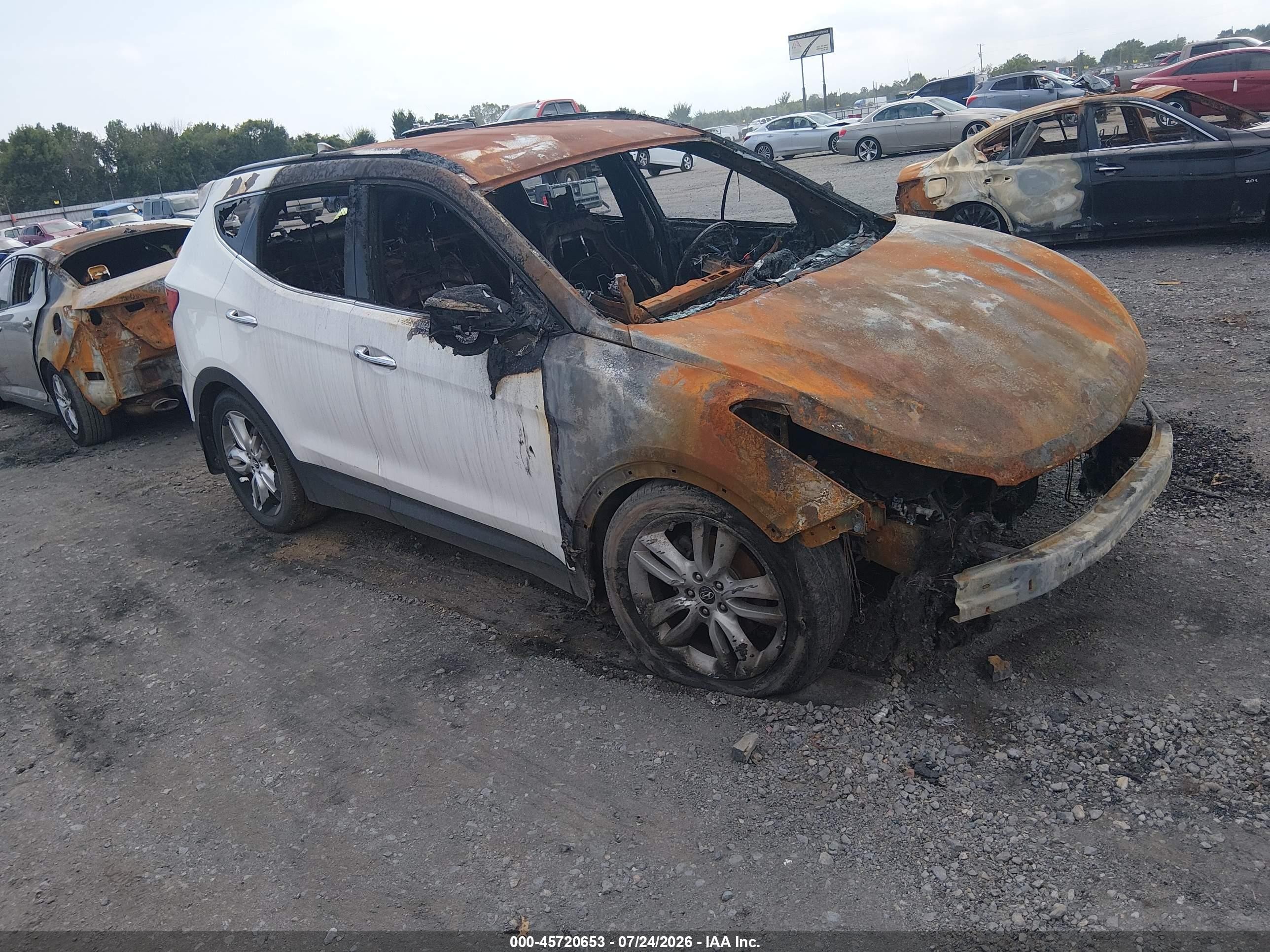 2013 Hyundai Santa Fe Sport 2.0t White vin: 5XYZUDLA4DG099431