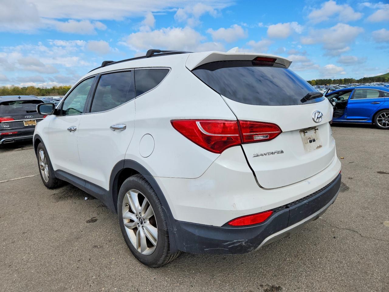 2013 Hyundai Santa Fe Sport 2.0t White vin: 5XYZUDLA4DG109665