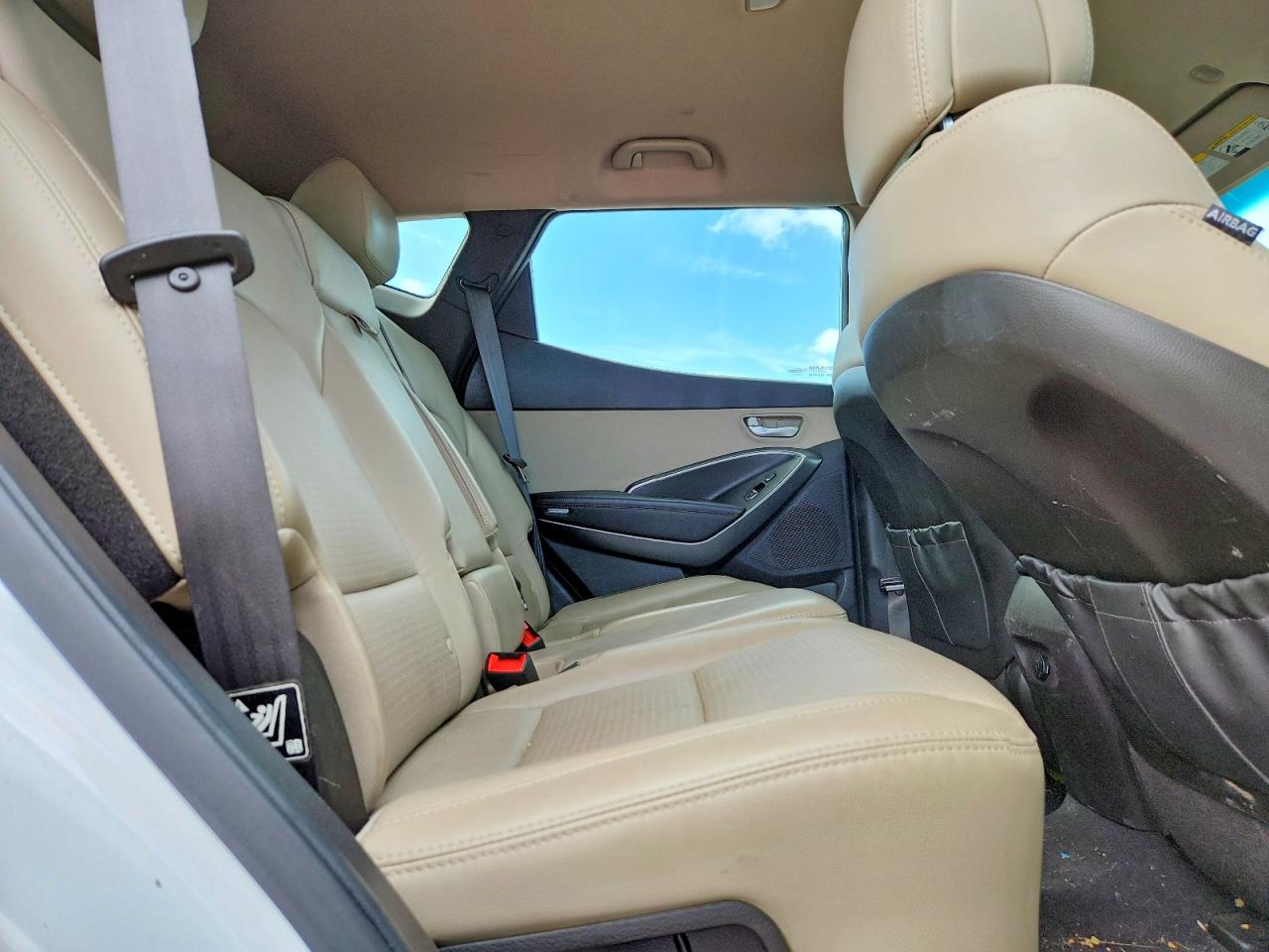 2013 Hyundai Santa Fe Sport 2.0t White vin: 5XYZUDLA4DG109665