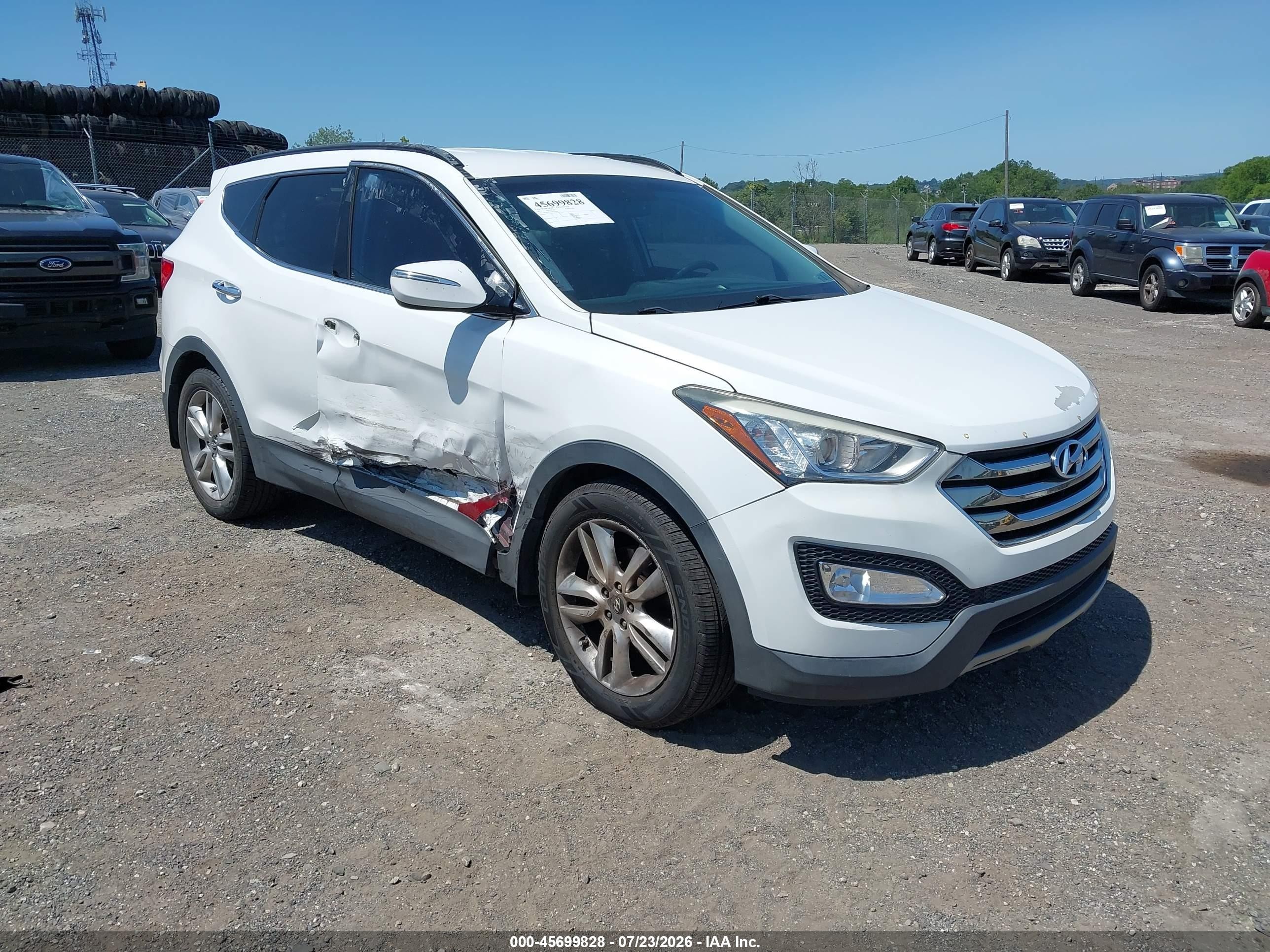 2013 Hyundai Santa Fe Sport 2.0t White vin: 5XYZUDLA5DG117676