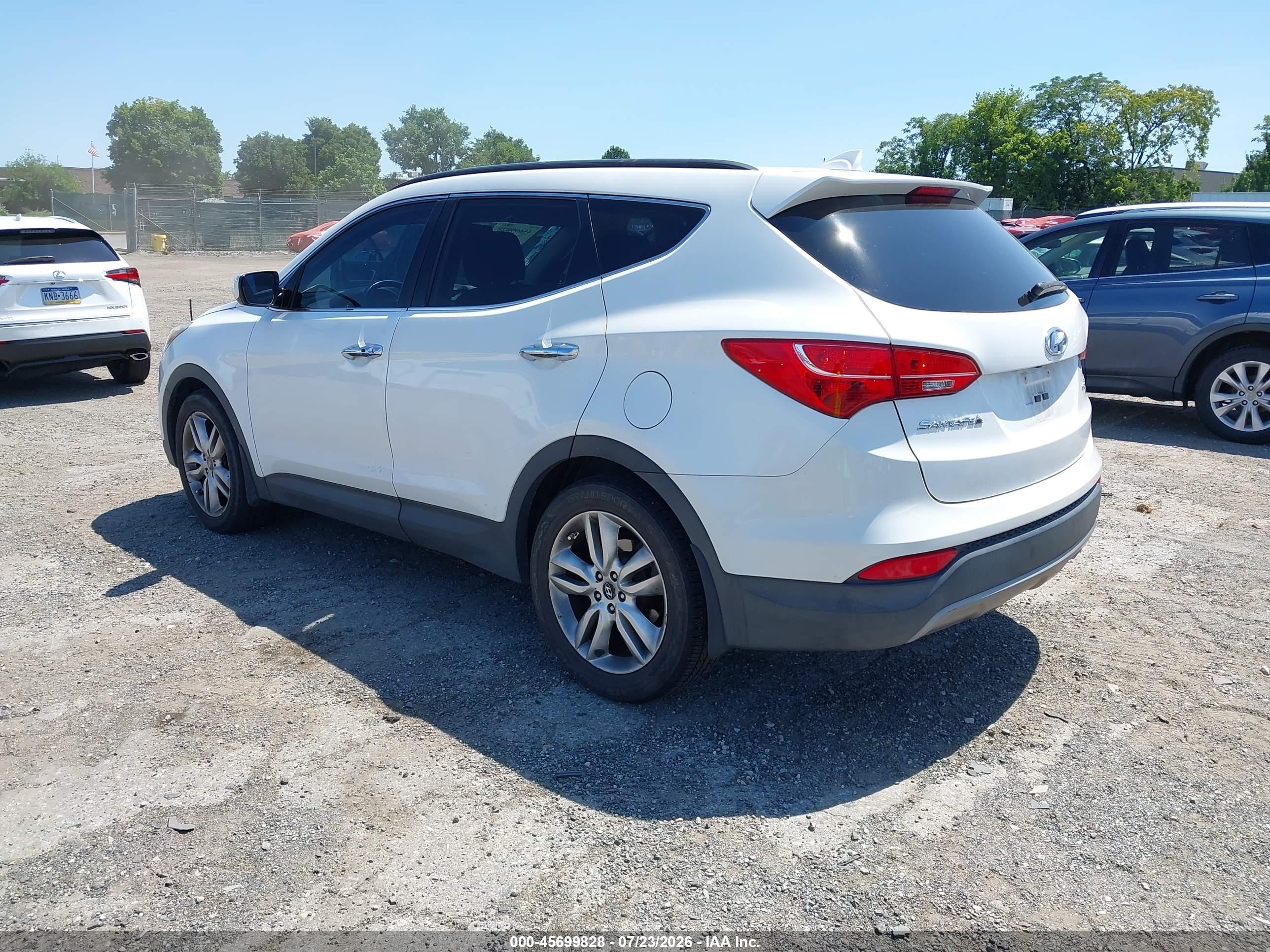 2013 Hyundai Santa Fe Sport 2.0t White vin: 5XYZUDLA5DG117676