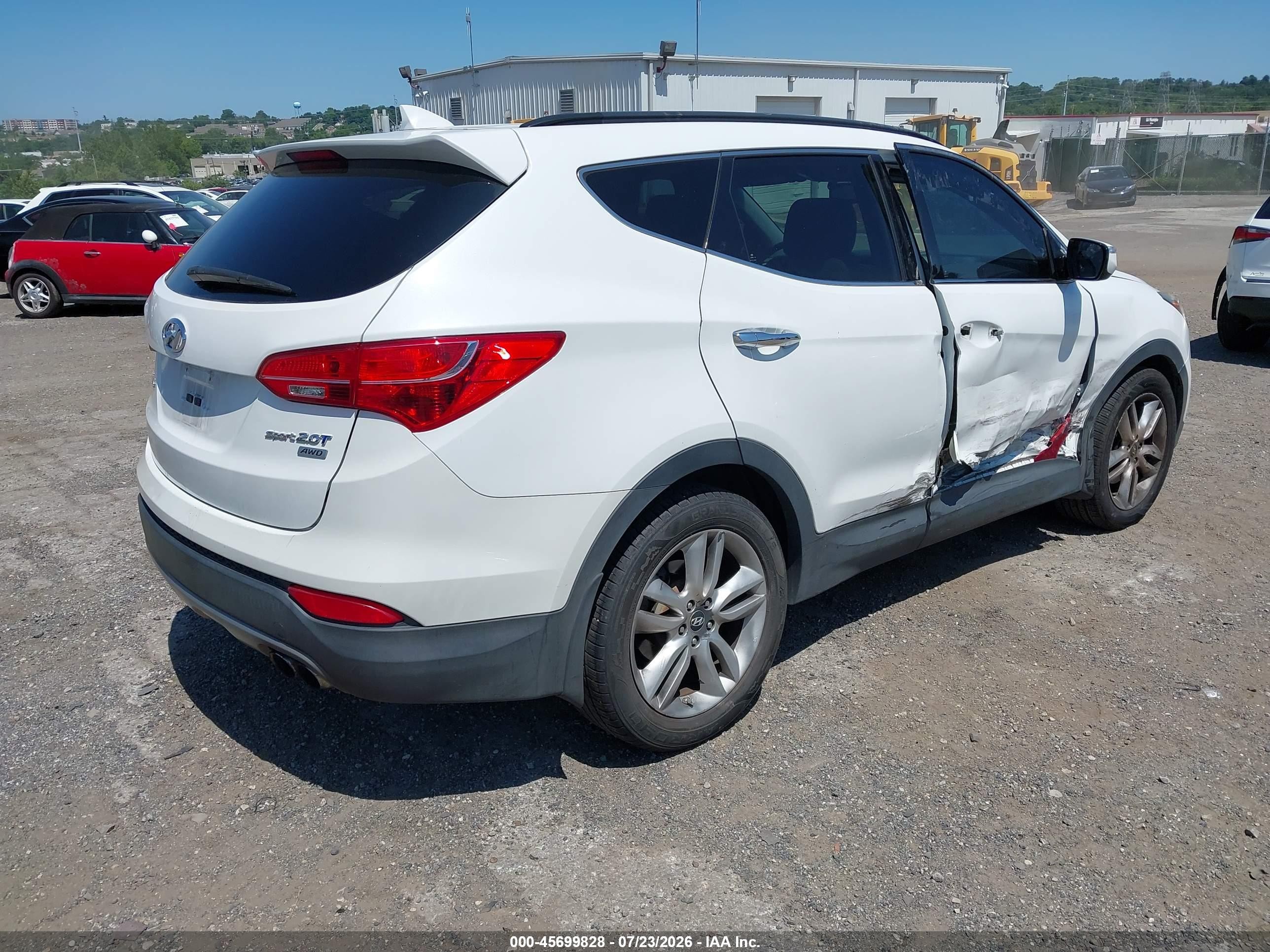 2013 Hyundai Santa Fe Sport 2.0t White vin: 5XYZUDLA5DG117676