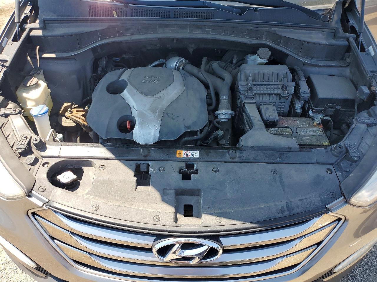 2015 Hyundai Santa Fe Sport 2.0t Серебряный vin: 5XYZUDLA5FG300448