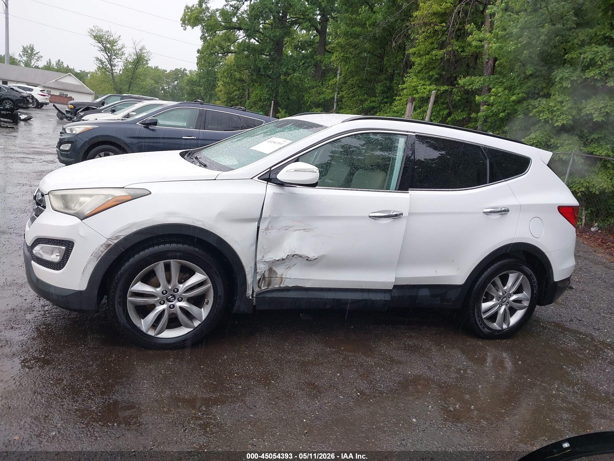 2013 Hyundai Santa Fe Sport 2.0t White vin: 5XYZUDLA6DG005548