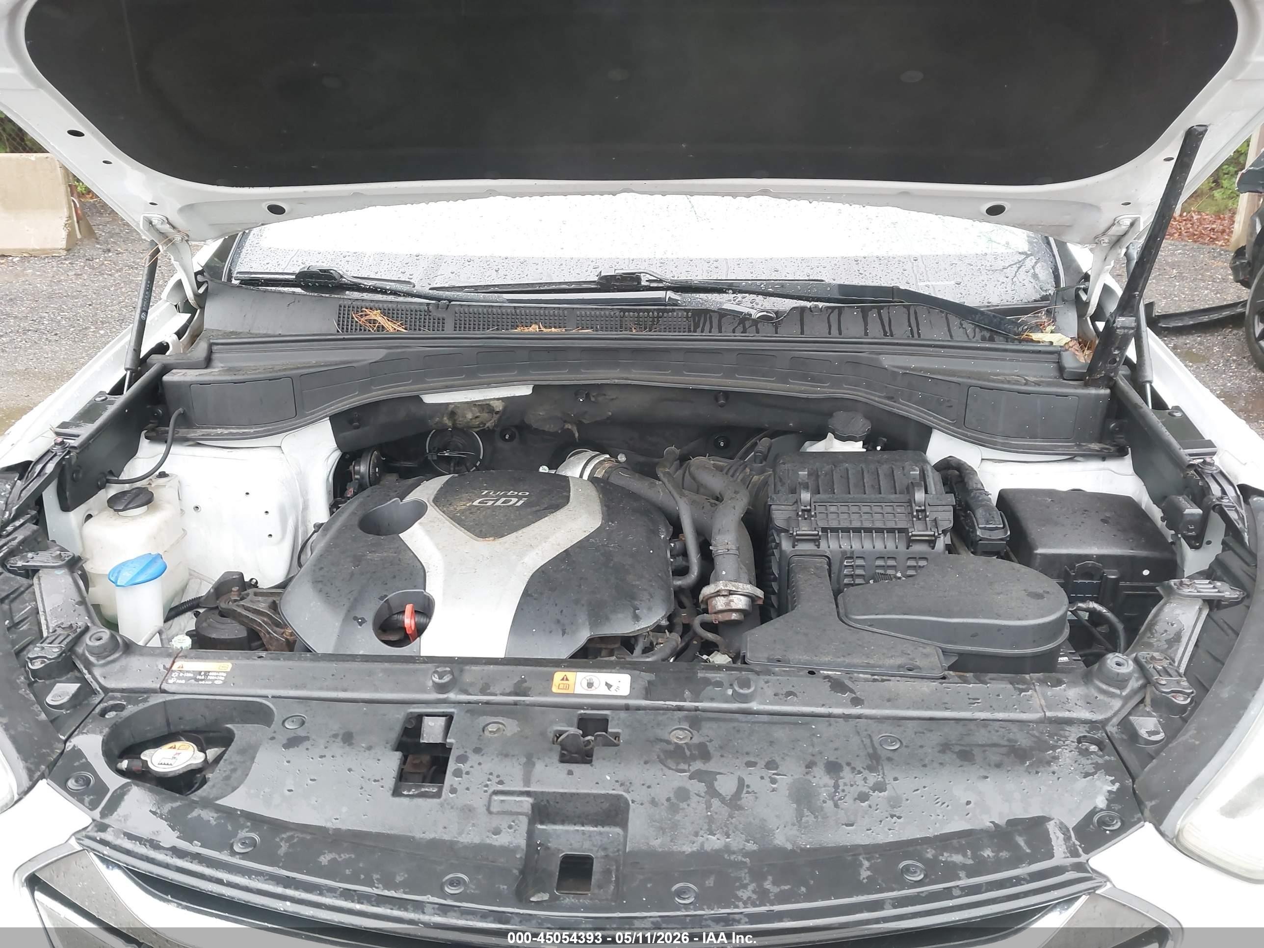 2013 Hyundai Santa Fe Sport 2.0t White vin: 5XYZUDLA6DG005548