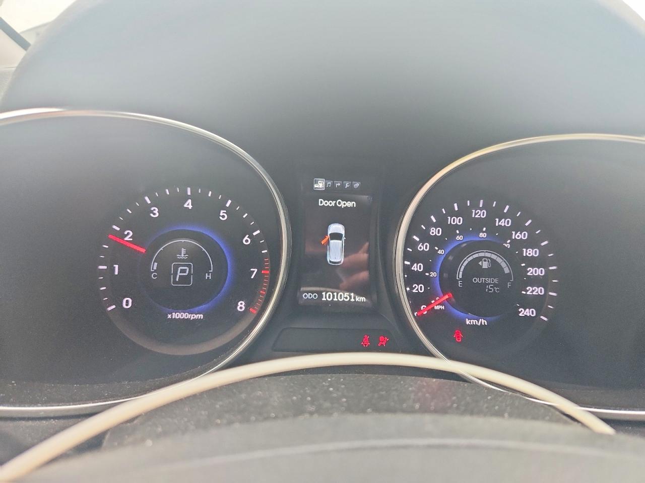 2013 Hyundai Santa Fe Sport 2.0t Silver vin: 5XYZUDLA6DG058654