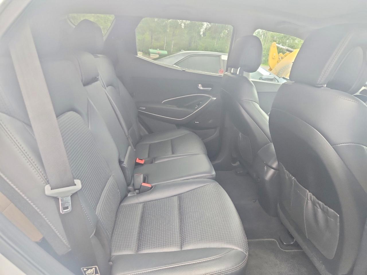 2013 Hyundai Santa Fe Sport 2.0t Silver vin: 5XYZUDLA6DG058654