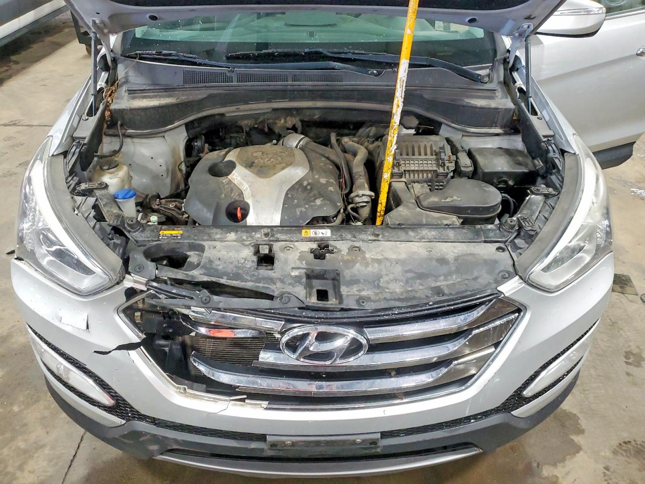 2013 Hyundai Santa Fe Sport 2.0t Silver vin: 5XYZUDLA6DG063322