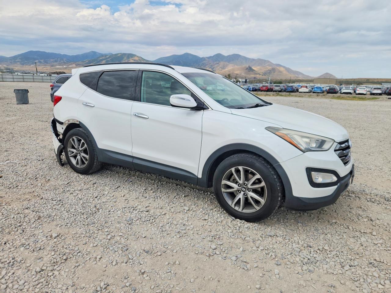 2014 Hyundai Santa Fe Sport 2.0t White vin: 5XYZUDLA6EG156147