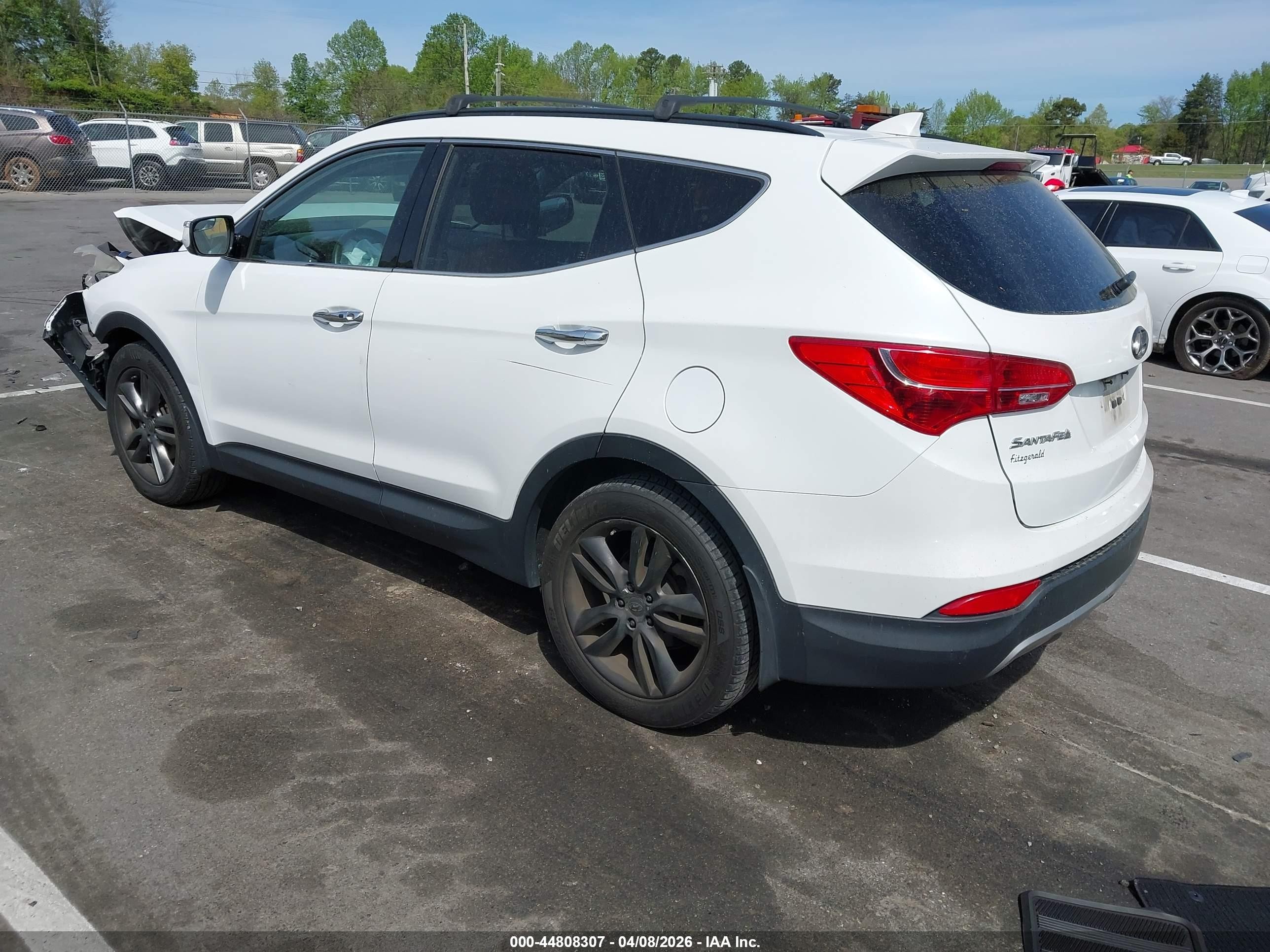 2013 Hyundai Santa Fe Sport 2.0t White vin: 5XYZUDLA7DG110549
