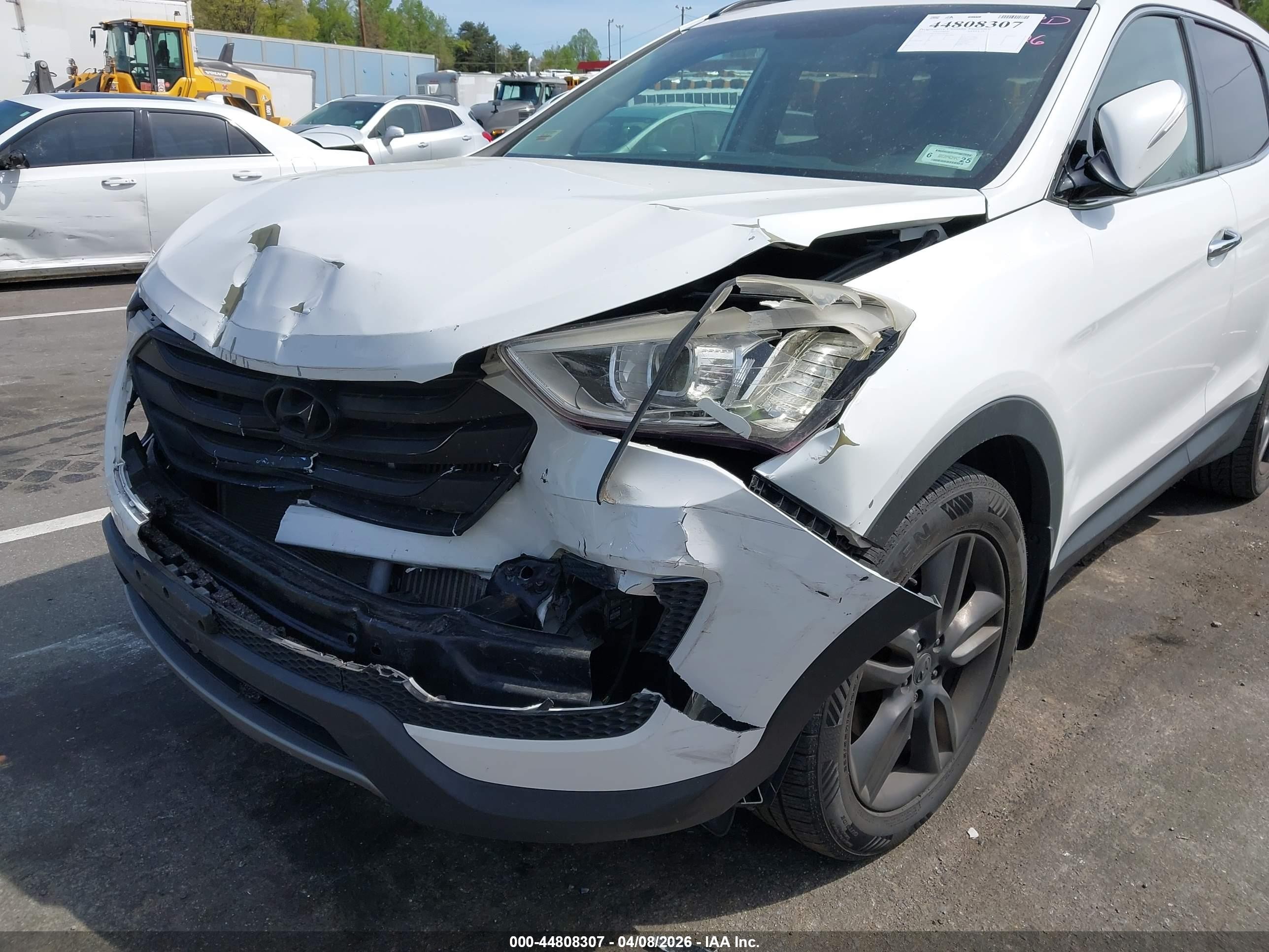 2013 Hyundai Santa Fe Sport 2.0t White vin: 5XYZUDLA7DG110549