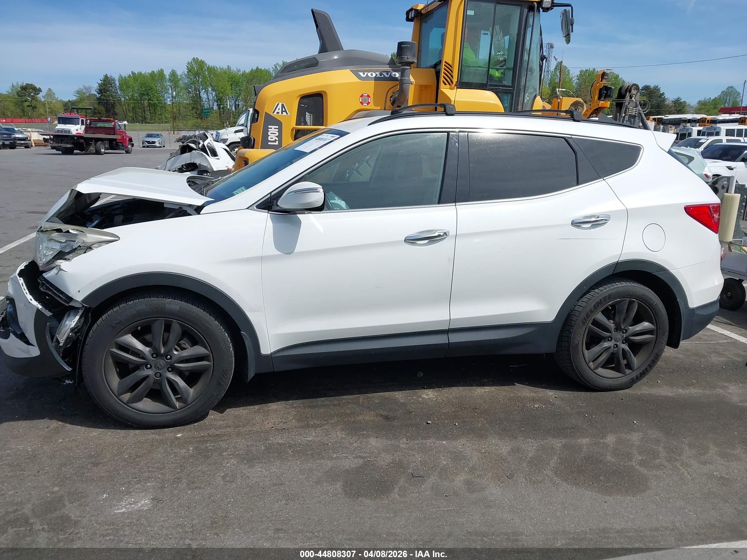 2013 Hyundai Santa Fe Sport 2.0t White vin: 5XYZUDLA7DG110549