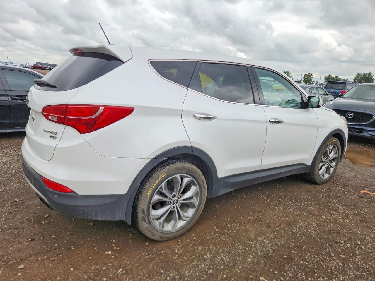 2013 Hyundai Santa Fe Sport 2.0t White vin: 5XYZUDLAXDG043039