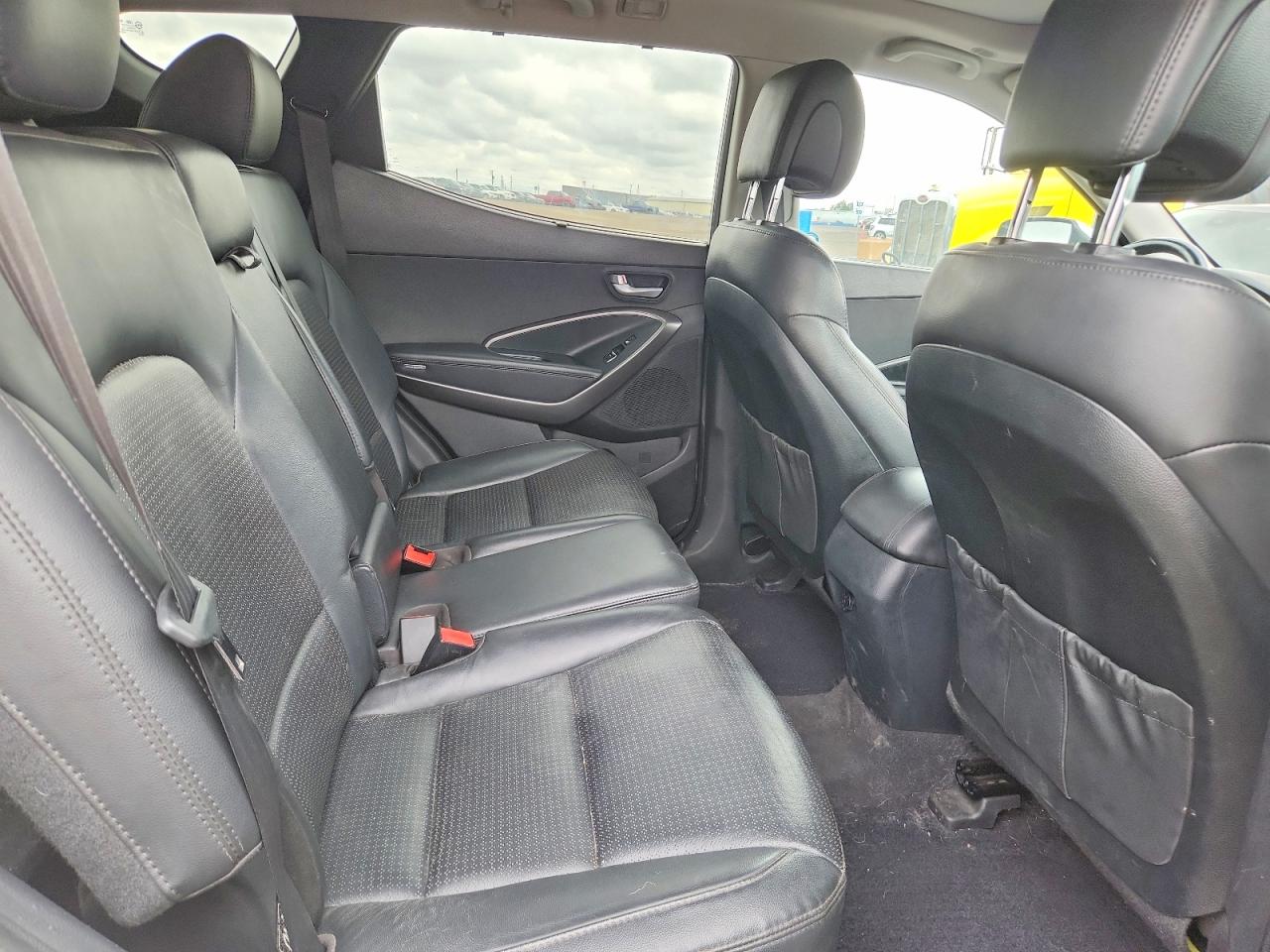 2013 Hyundai Santa Fe Sport 2.0t White vin: 5XYZUDLAXDG043039