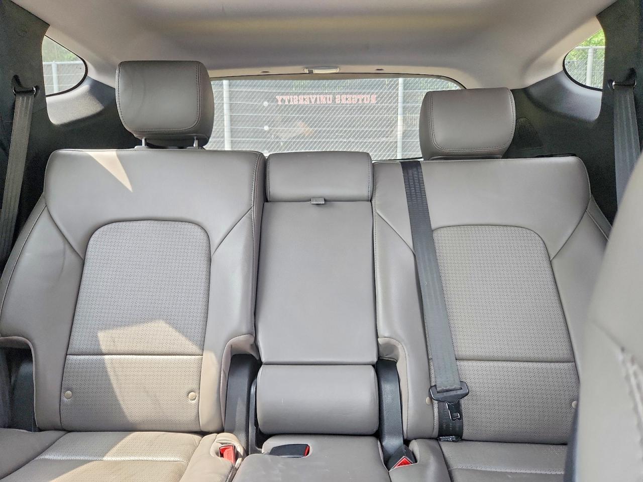 2014 Hyundai Santa Fe Sport 2.4l Silver vin: 5XYZUDLB1EG226811