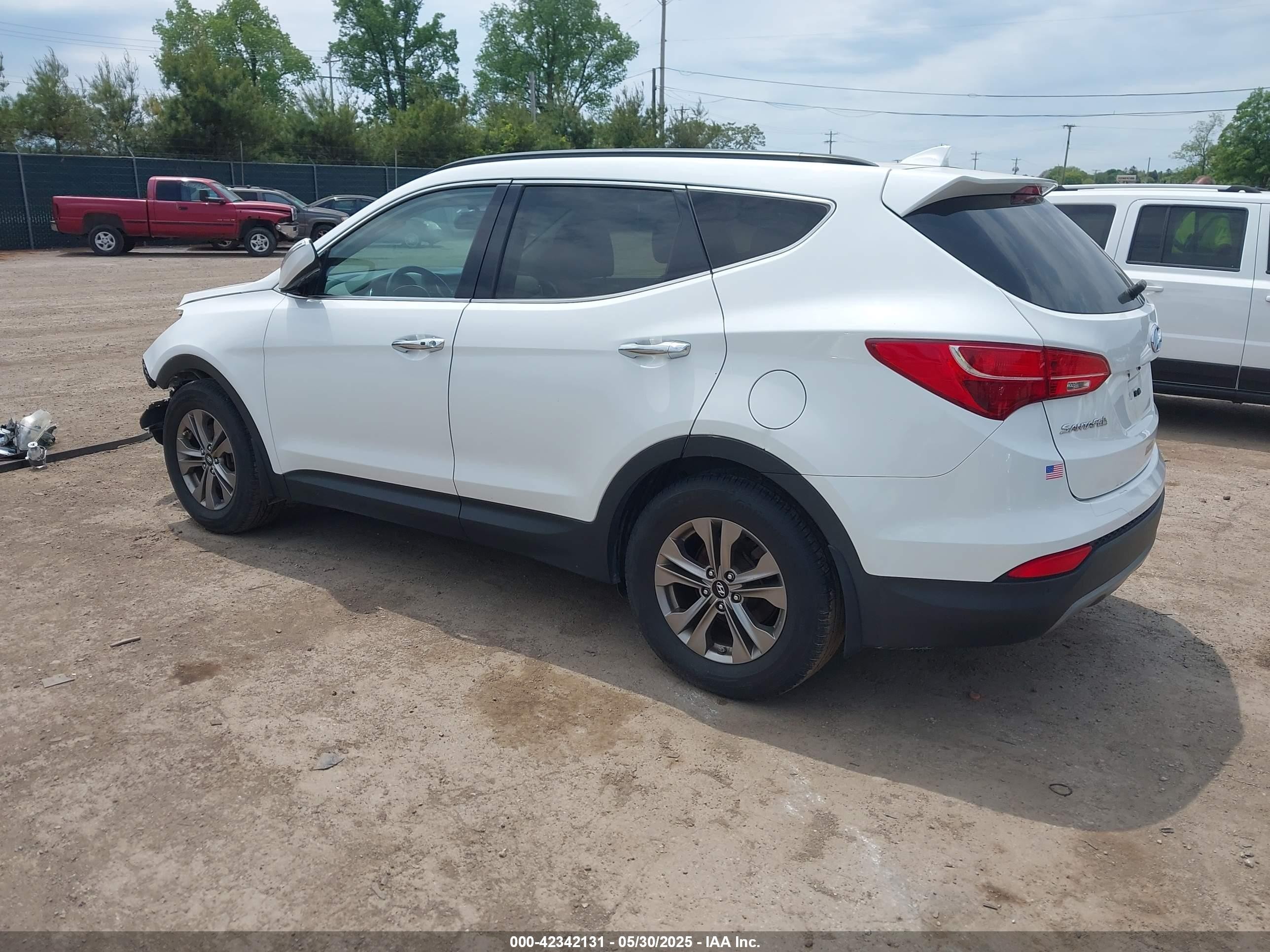 2015 Hyundai Santa Fe Sport 2.4l White vin: 5XYZUDLB1FG303470