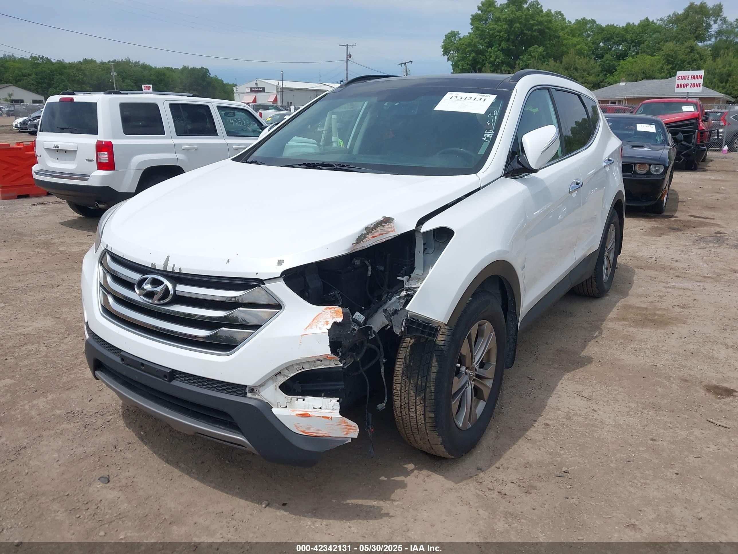 2015 Hyundai Santa Fe Sport 2.4l White vin: 5XYZUDLB1FG303470